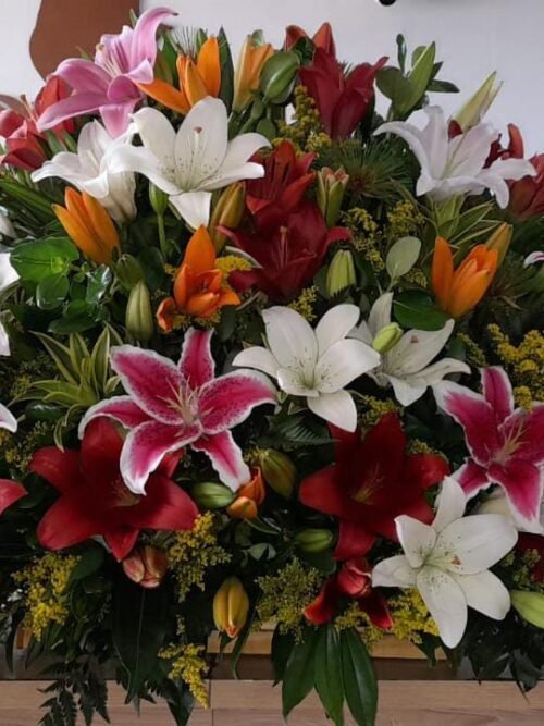 Jardinera Mediana con Lirios