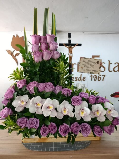 Fúnebre de rosas lila